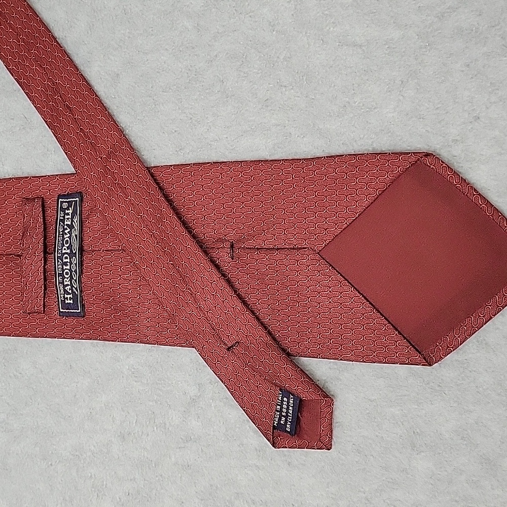 HAROLD POWELL  100% Silk Tie